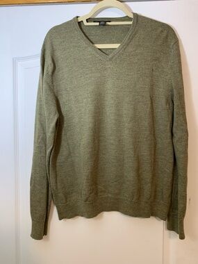 Banana Republic Men’s L Italian Merino Wool V Neck Sweater Green Read